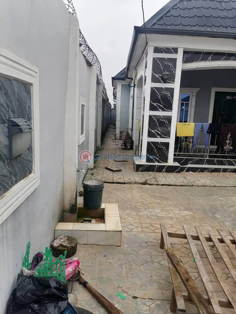 4 bedroom Bungalow For Sale Ayobo Ipaja Road Lagos Ayobo Ipaja Lagos - 2