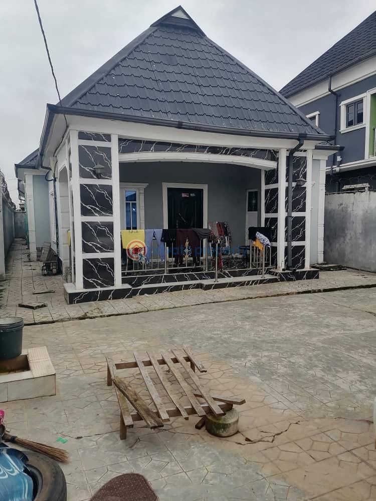 4 bedroom Bungalow For Sale Ayobo Ipaja Road Lagos Ayobo Ipaja Lagos - 0