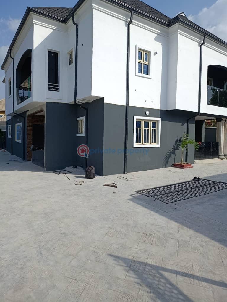 5 bedroom Block Of Flats For Rent Revival Bus Stop, Two Houses To The Main Akala Express Akala Express Ibadan Oyo - 1