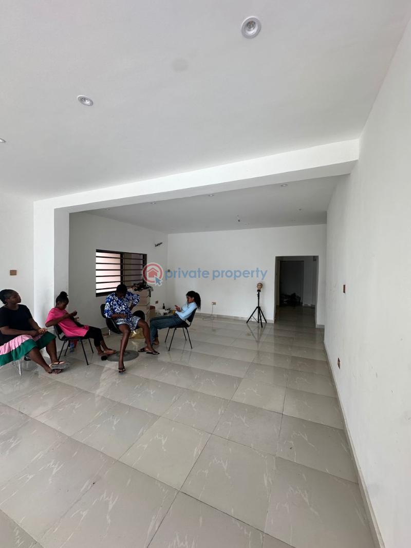 Newly renovated 150sqm ground floor space on busy street - 5 Office For Rent Lekki Phase 1 Lagos - 5