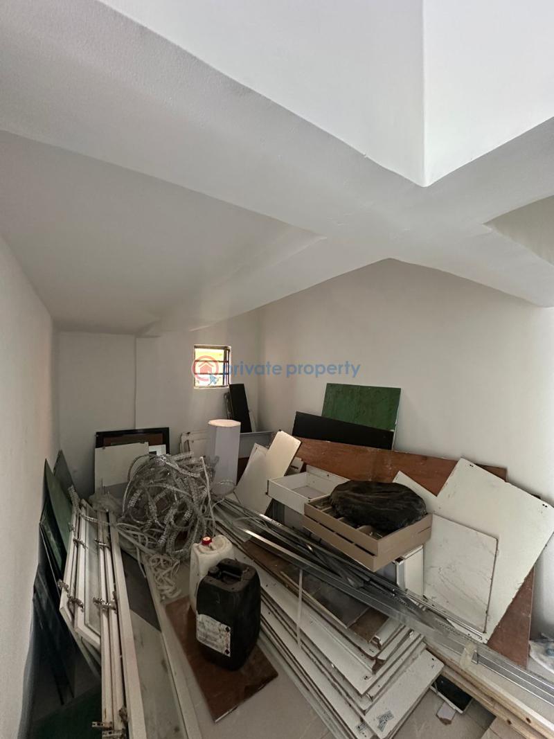 Newly renovated 150sqm ground floor space on busy street - 6 Office For Rent Lekki Phase 1 Lagos - 6