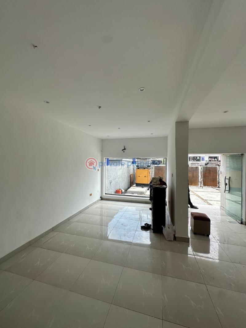 Newly renovated 150sqm ground floor space on busy street - 2 Office For Rent Lekki Phase 1 Lagos - 2