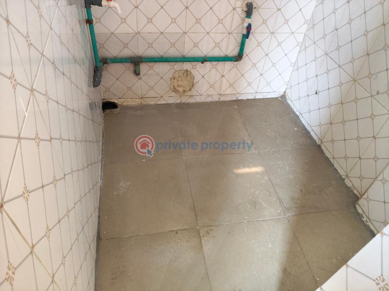 2 bedroom Block Of Flats For Rent Church Street Off Bajulaiye Road Fola Agoro Yaba Lagos - 8