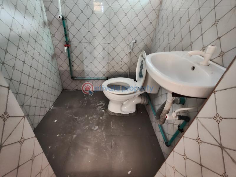 2 bedroom Block Of Flats For Rent Church Street Off Bajulaiye Road Fola Agoro Yaba Lagos - 18