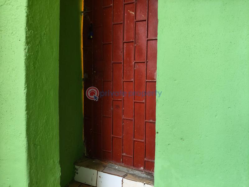 2 bedroom Block Of Flats For Rent Church Street Off Bajulaiye Road Fola Agoro Yaba Lagos - 1