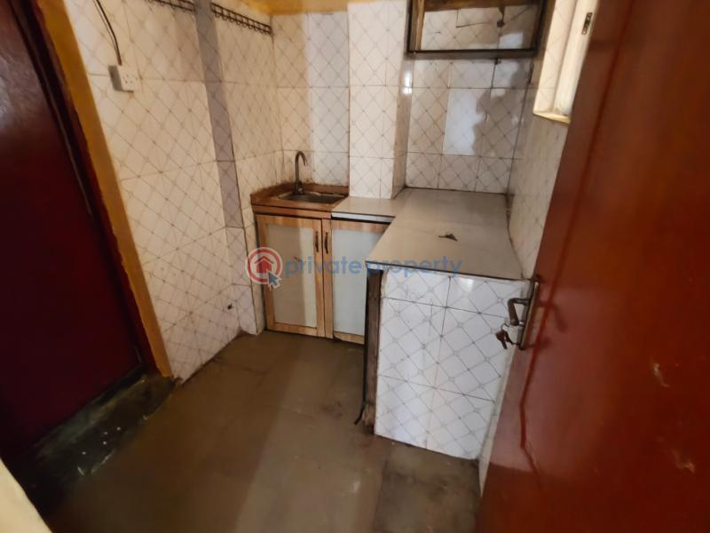 2 bedroom Block Of Flats For Rent Church Street Off Bajulaiye Road Fola Agoro Yaba Lagos - 21