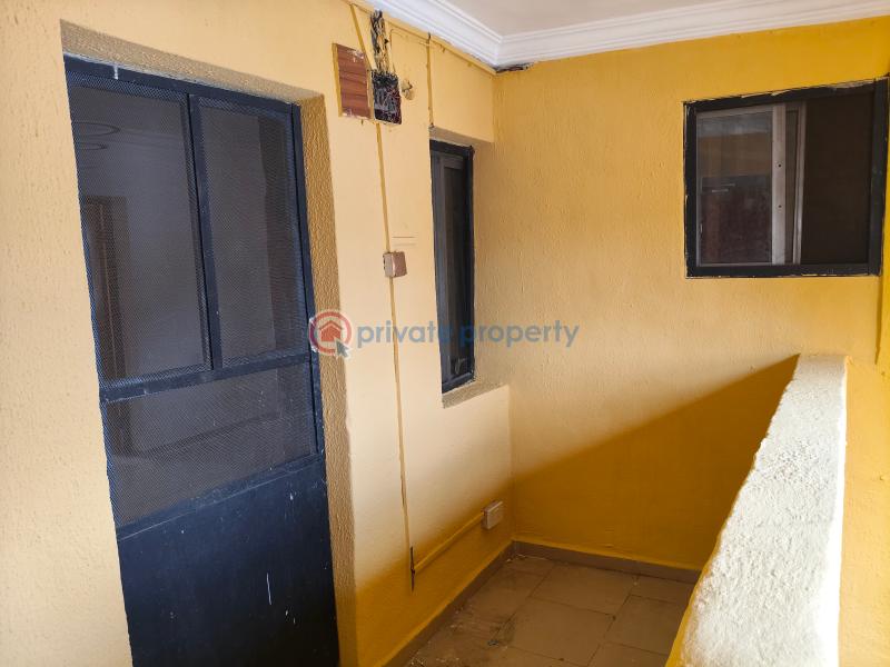 2 bedroom Block Of Flats For Rent Church Street Off Bajulaiye Road Fola Agoro Yaba Lagos - 4