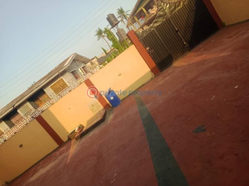 3 bedroom Block Of Flats For Rent Anfani, Ring Road Ring Road Ibadan Oyo - 1