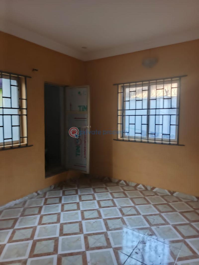 3 bedroom Semi detached Bungalow For Rent Ogba GRA Lagos - 4