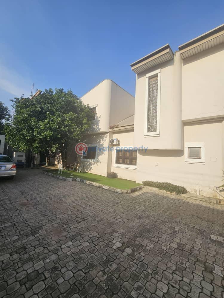 8 bedroom Detached Duplex For Rent Ikeja GRA Lagos - 2