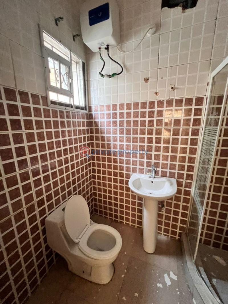 4 bedroom Semi detached Duplex For Sale For Sale: Newly Renovated And Spacious 4 Bedroom Semi Detached House With 1 Room Bq Location: Bera Estate, Off Chevron Drive, Lekki Price: N170m (ono) Lekki Phase 1 Lagos - 11