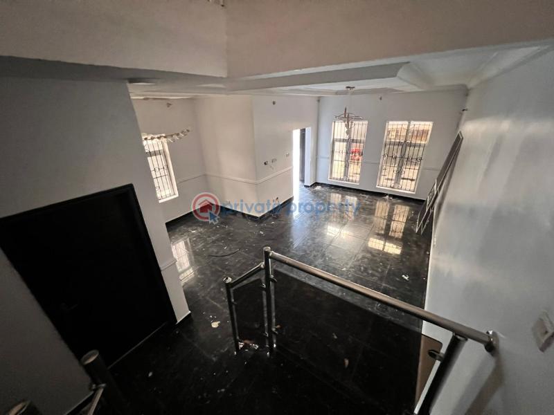 4 bedroom Semi detached Duplex For Sale For Sale: Newly Renovated And Spacious 4 Bedroom Semi Detached House With 1 Room Bq Location: Bera Estate, Off Chevron Drive, Lekki Price: N170m (ono) Lekki Phase 1 Lagos - 12