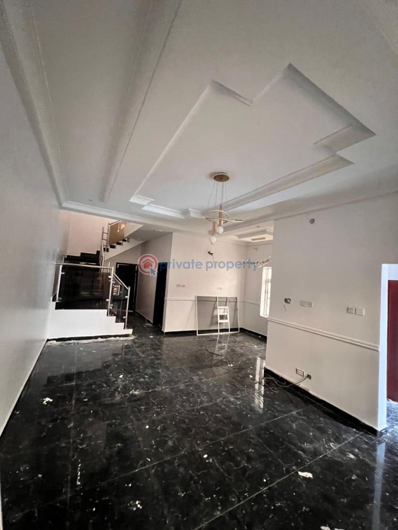 4 bedroom Semi detached Duplex For Sale For Sale: Newly Renovated And Spacious 4 Bedroom Semi Detached House With 1 Room Bq Location: Bera Estate, Off Chevron Drive, Lekki Price: N170m (ono) Lekki Phase 1 Lagos - 4