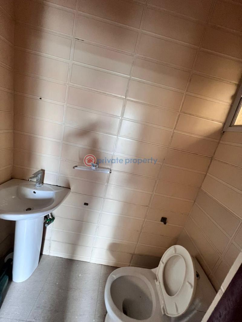 4 bedroom Semi detached Duplex For Sale For Sale: Newly Renovated And Spacious 4 Bedroom Semi Detached House With 1 Room Bq Location: Bera Estate, Off Chevron Drive, Lekki Price: N170m (ono) Lekki Phase 1 Lagos - 5