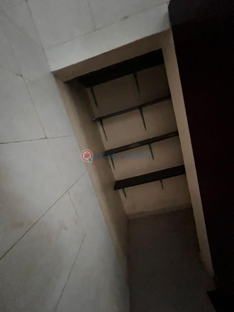 4 bedroom Semi detached Duplex For Sale For Sale: Newly Renovated And Spacious 4 Bedroom Semi Detached House With 1 Room Bq Location: Bera Estate, Off Chevron Drive, Lekki Price: N170m (ono) Lekki Phase 1 Lagos - 10