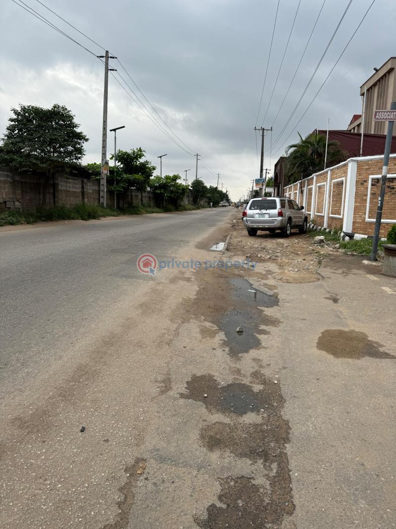 Newly renovated five bedroom semi detached duplex - 6 5 bedroom Semi detached Duplex For Sale Ikosi Gra 3 Estate Cmd Road Kosofe/Ikosi Lagos - 6
