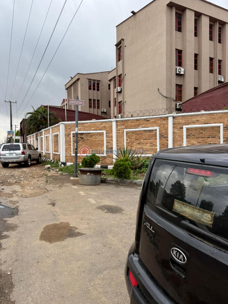 Newly renovated five bedroom semi detached duplex - 7 5 bedroom Semi detached Duplex For Sale Ikosi Gra 3 Estate Cmd Road Kosofe/Ikosi Lagos - 7