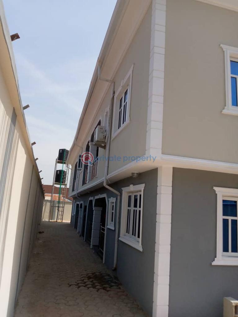 3 bedroom Block Of Flats For Rent To Let Newlback Of Bolad Along Akala Express Oluyole Extension Akala Express Ibadan Oyo