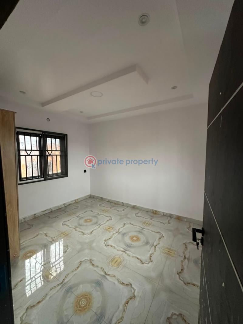 3 bedroom Block Of Flats For Rent Olagbemi Estate, Off Mobil, Iyaganku Iyanganku Ibadan Oyo - 1
