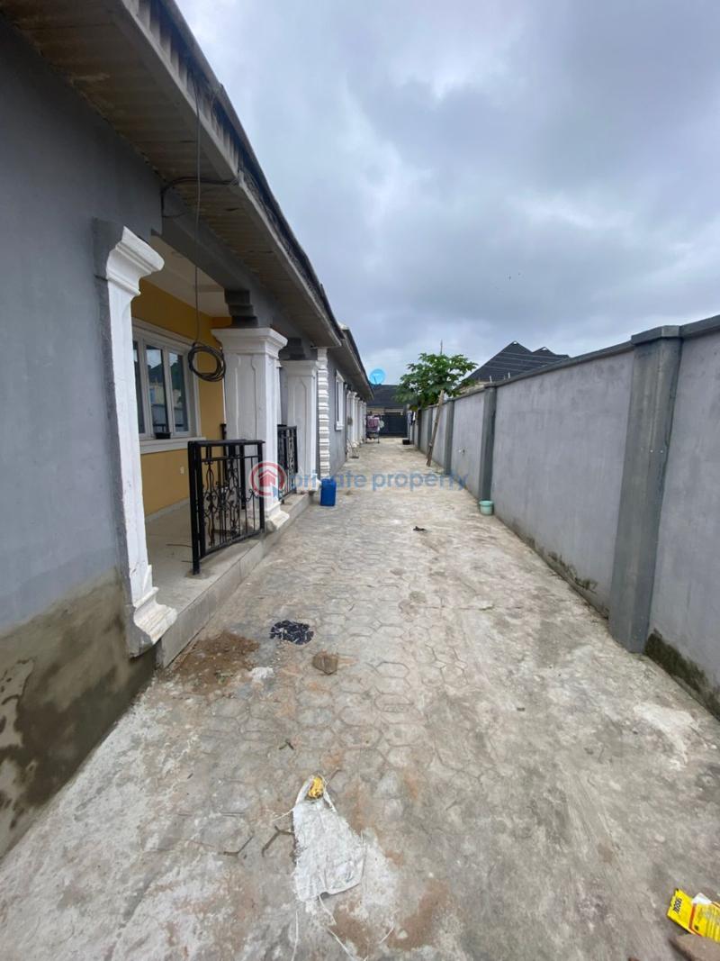 Nice 2 bedroom flat with modern facilities available at quarry asunle off akala express - 1 2 bedroom Block Of Flats For Rent Quarry, Asunle Akala Express Akala Express Ibadan Oyo - 1