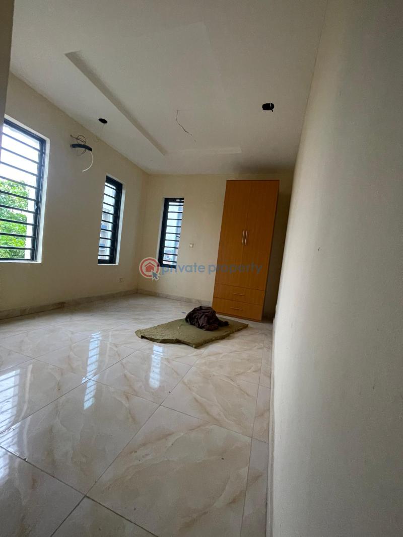 3 bedroom Block Of Flats For Sale Alagomeji Yaba Lagos - 4