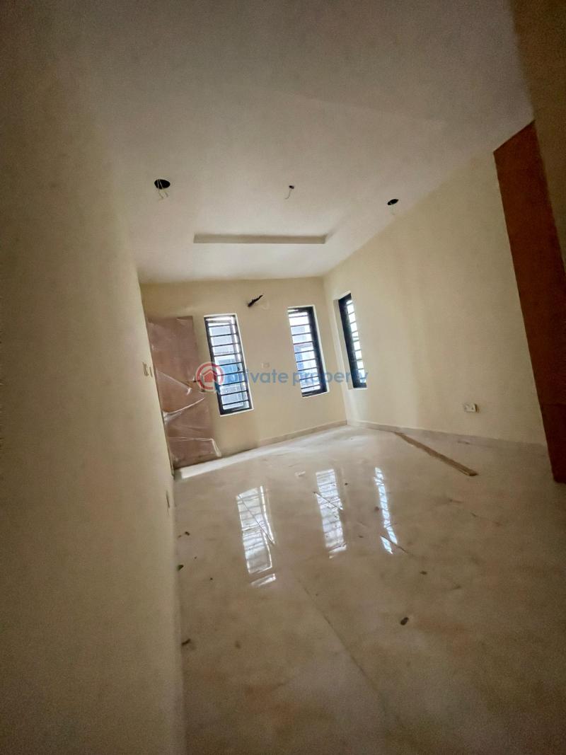 3 bedroom Block Of Flats For Sale Alagomeji Yaba Lagos - 2