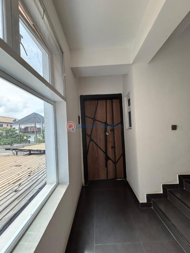 Nice fantastic 3bedroom flat apartment in good area - 5 3 bedroom Block Of Flats For Sale Osapa London Lekki Lagos - 5