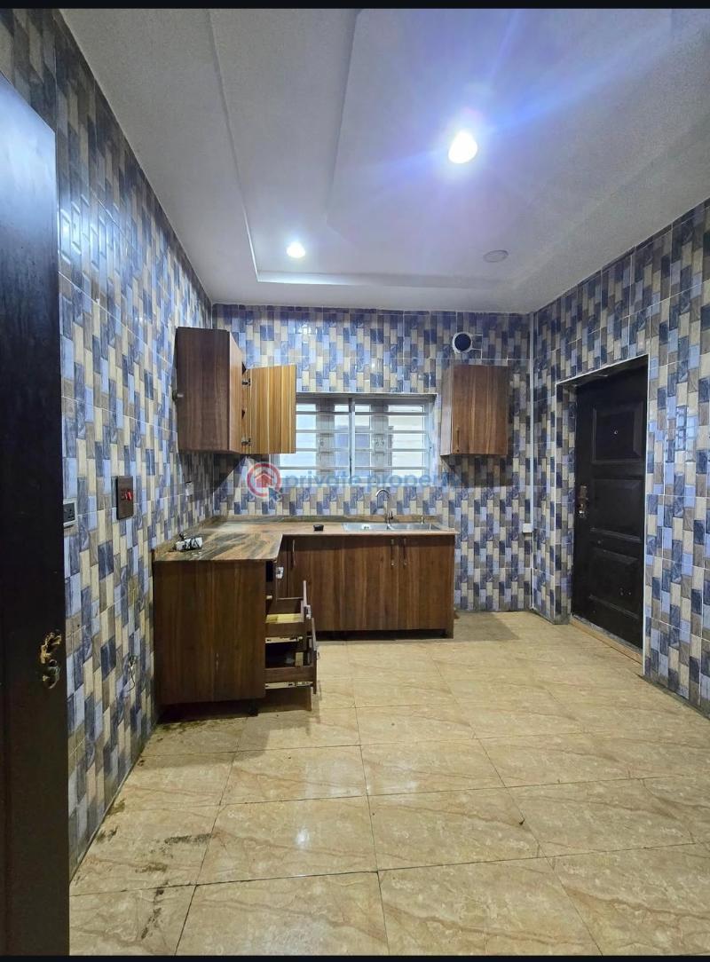 3 bedroom Block Of Flats For Sale Magodo Shangisha Ojodu Lagos - 4