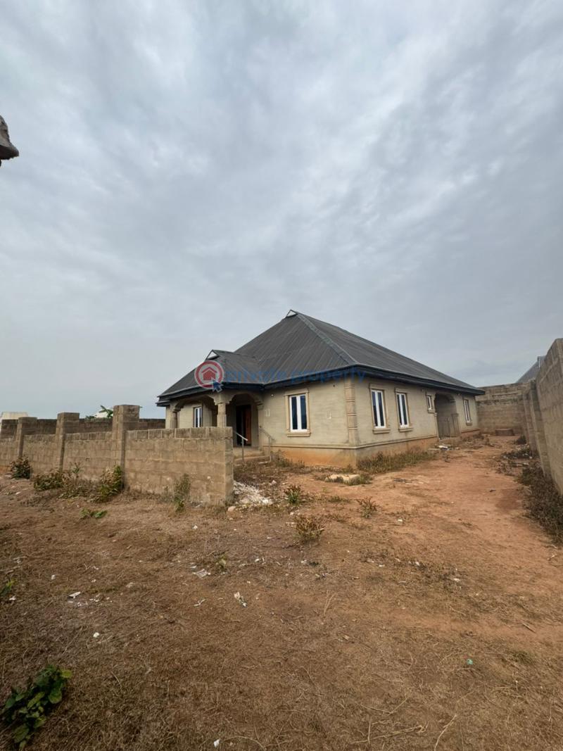 House For Sale Aba Teacher , Omi Adio, Ibadan. "few Minutes Walk Away From The Major Tarred Road And Very Close To The Train Station ". Ibadan Oyo
