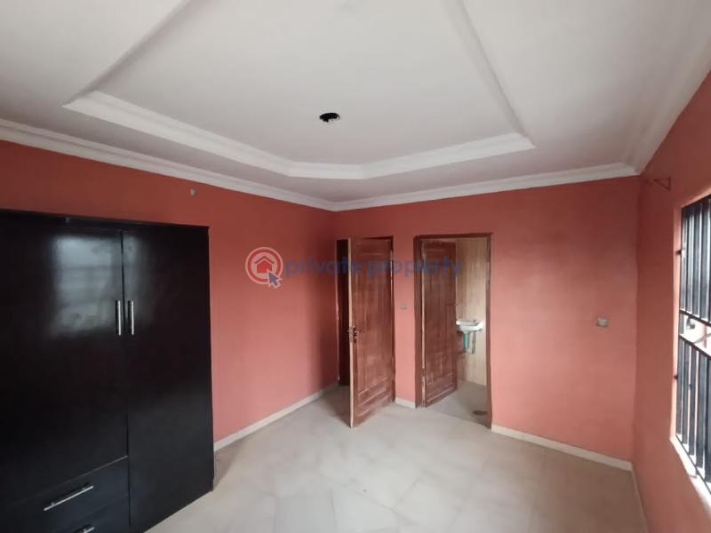 House For Sale Location : Adeleye, Olodo, Ibadan. *proximity* : 1 Seconds To The Tarred Road, Very Close To The Main Road. Ibadan Oyo - 0