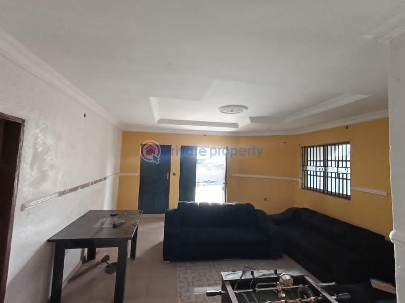 House For Sale Location : Adeleye, Olodo, Ibadan. *proximity* : 1 Seconds To The Tarred Road, Very Close To The Main Road. Ibadan Oyo - 2