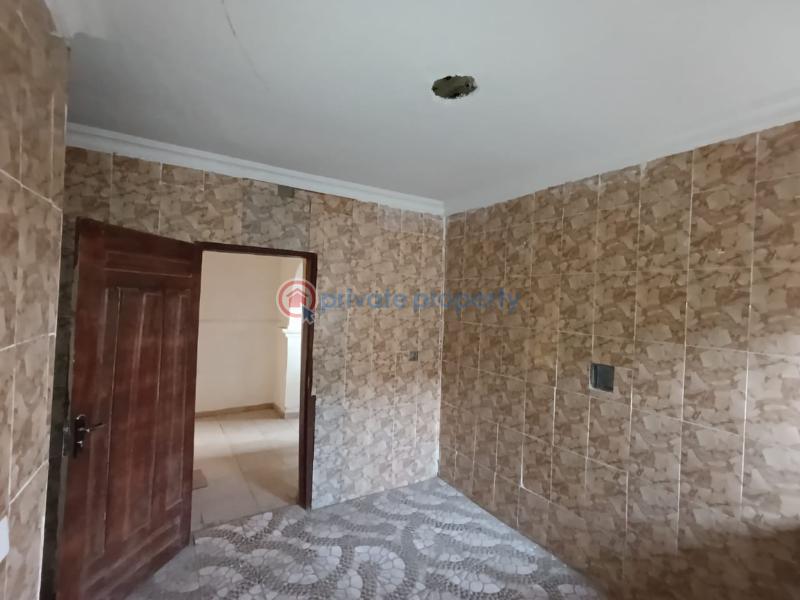 House For Sale Location : Adeleye, Olodo, Ibadan. *proximity* : 1 Seconds To The Tarred Road, Very Close To The Main Road. Ibadan Oyo - 4