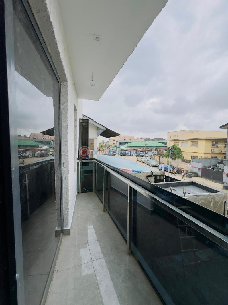 4 bedroom Semi detached Duplex For Sale Nicely Built 4 Bedroom Semi Detached Duplex With Bq, Yaba Yaba Lagos - 16