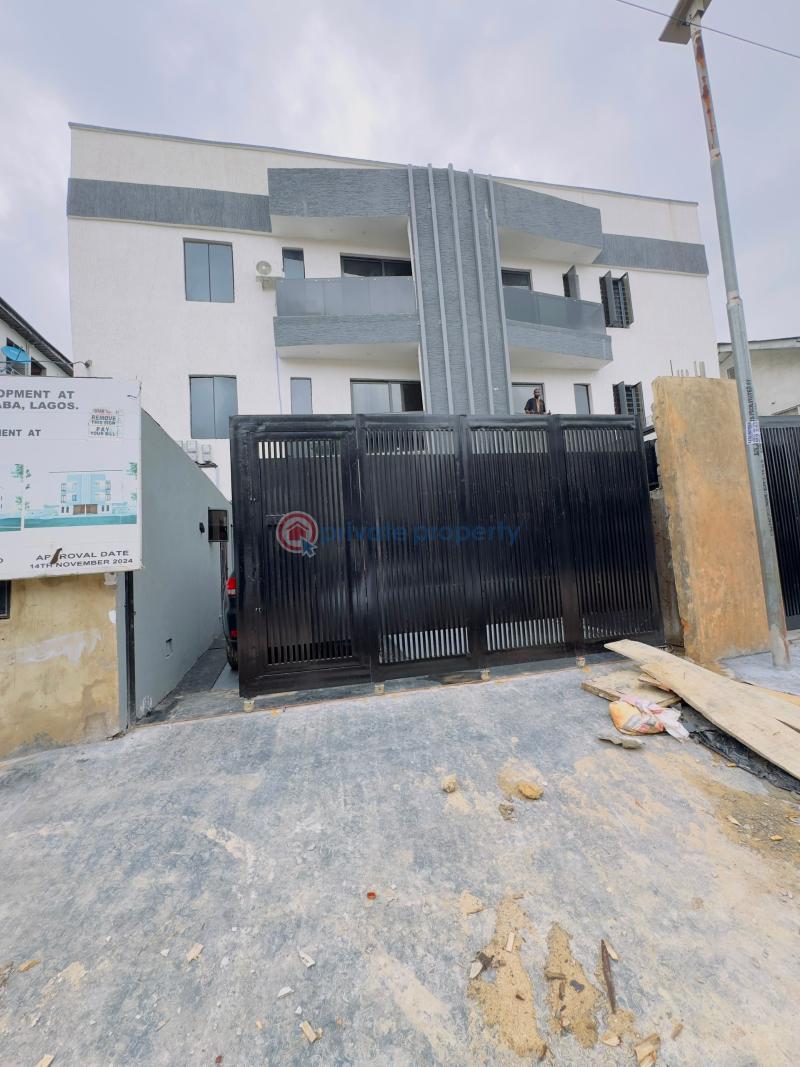 4 bedroom Semi detached Duplex For Sale Nicely Built 4 Bedroom Semi Detached Duplex With Bq, Yaba Yaba Lagos - 17