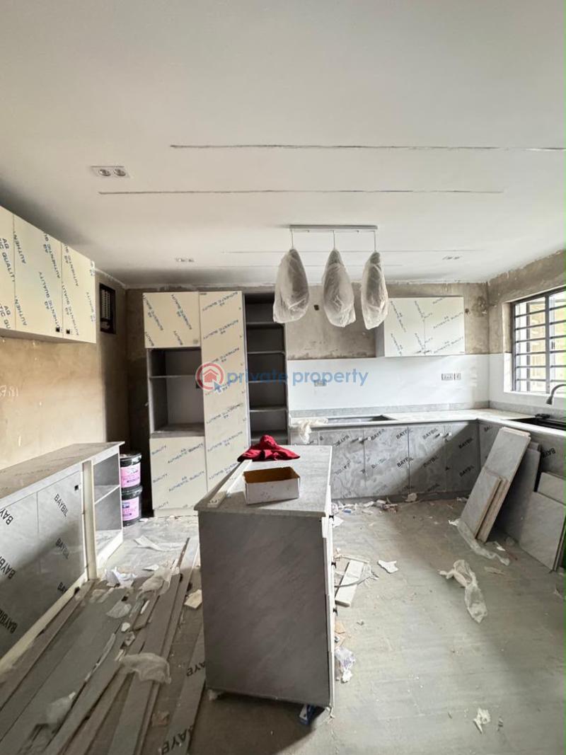 4 bedroom Semi detached Duplex For Sale Nicely Built 4 Bedroom Semi Detached Duplex With Bq, Yaba Yaba Lagos - 6