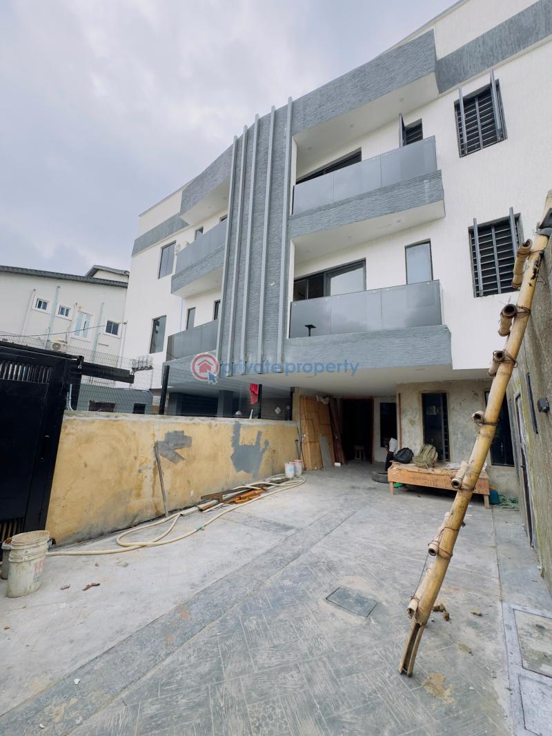 4 bedroom Semi detached Duplex For Sale Nicely Built 4 Bedroom Semi Detached Duplex With Bq, Yaba Yaba Lagos - 1
