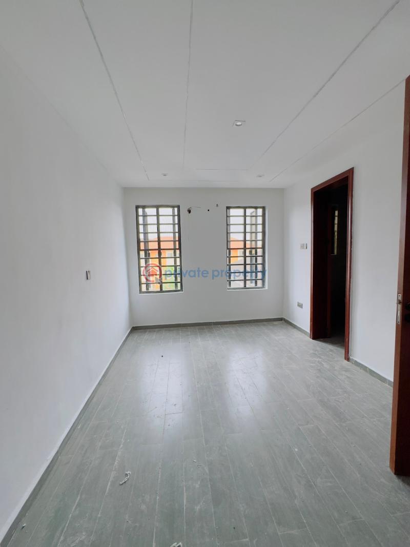 4 bedroom Semi detached Duplex For Sale Nicely Built 4 Bedroom Semi Detached Duplex With Bq, Yaba Yaba Lagos - 11