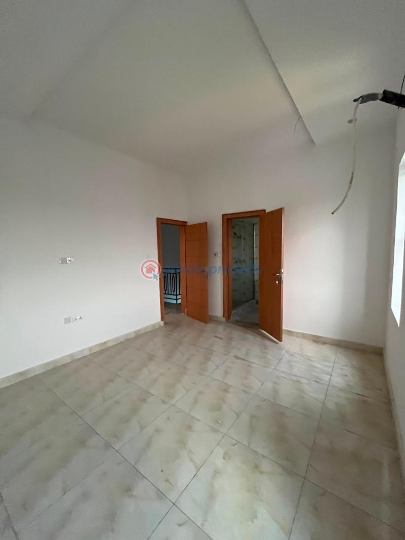 4 bedroom Terrace For Sale Gbagada Phase 1 Lagos - 5