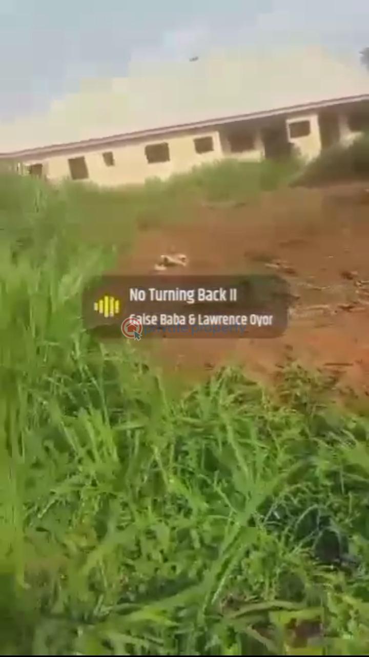 Residential Land For Sale Off Palace Road, Evbovbioba Community, Airport Road, Benin City ✅ Massive 90ft X 65ft Plot For Sale! 💥 Comes With About 4,000 Blocks Already On Site – Ready For Building! 🏡 Located In A Well Developed And Fast Growing Area 📄 Title Documents: Deed Of Benin Edo - 0