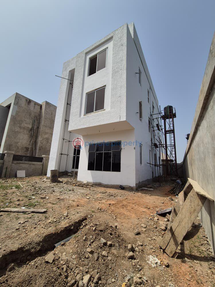 4 bedroom Duplex For Sale Kolapo Ishola G.r.a Akobo Ibadan Oyo - 0