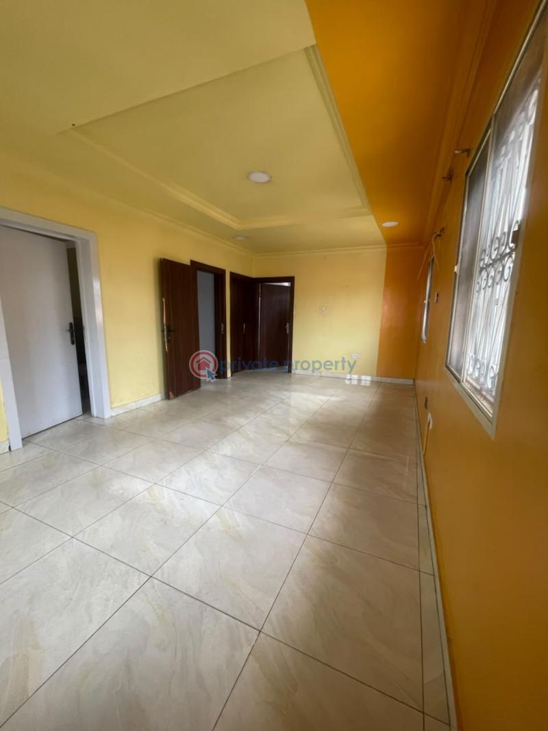 Office For Sale Murtala Muhammad Way Yaba Lagos. Yaba Lagos - 1