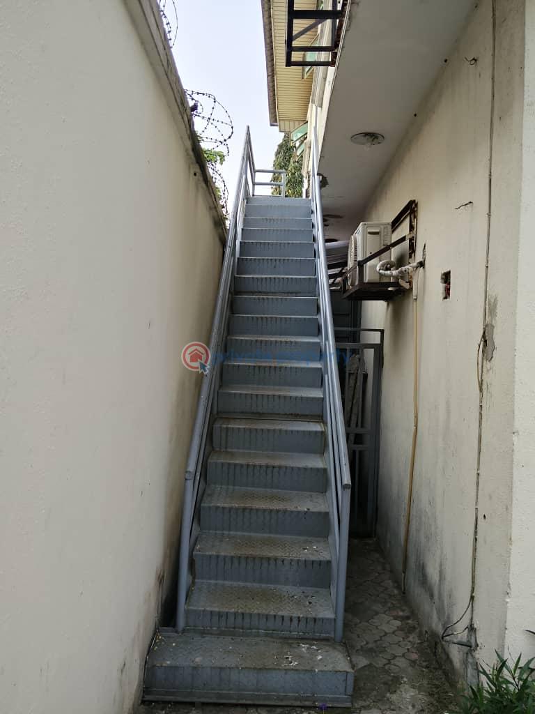 Office space for rent - 1 1 bedroom Shop For Rent Lekki Phase 1 Lagos - 1