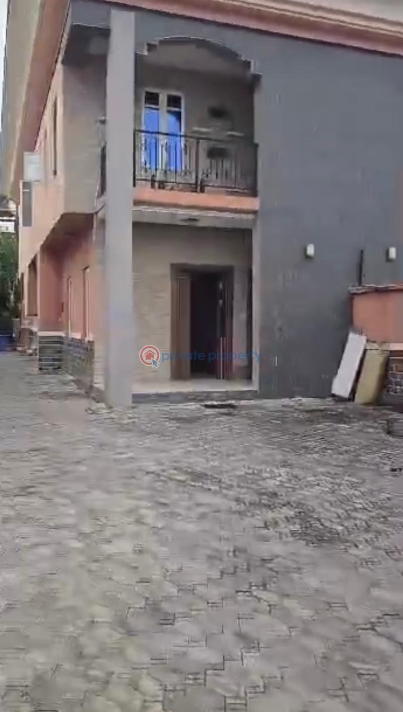 Office For Rent 𝗢𝗳𝗳 𝗔𝗱𝗺𝗶𝗿𝗮𝗹𝘁𝘆 𝗪𝗮𝘆 Lekki Phase 1 Lagos