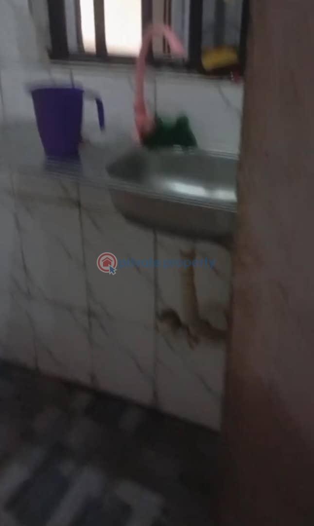 1 bedroom Self Contain For Rent Presidential Road Enugu Area  - 2