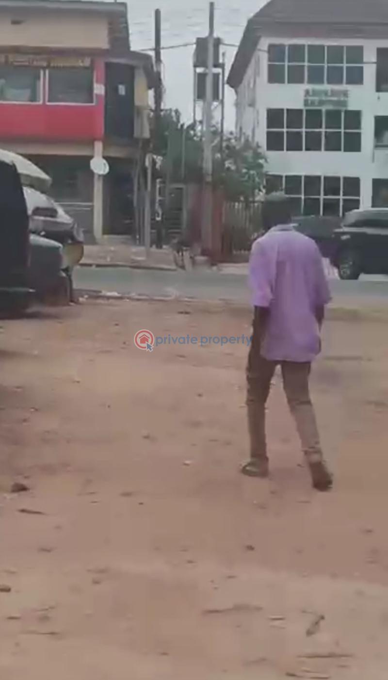 10 bedroom Townhouse For Sale Proximal To Ogui Road Enugu Area  - 3