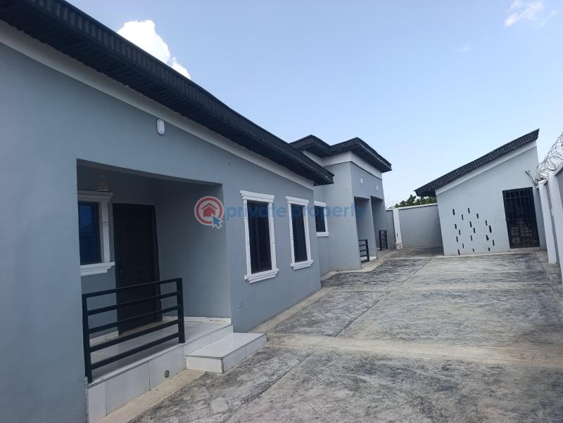 Block Of Flats For Sale Ajitose, Muslim, Lagos Ibadan, Express Way. Ibadan Oyo - 0