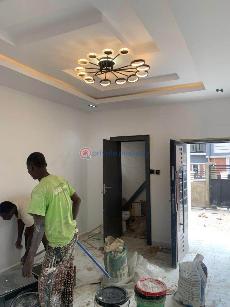 House For Sale Location: Carlton Gate Estate, Off General Gas Akobo, Ibadan Ibadan Oyo - 1