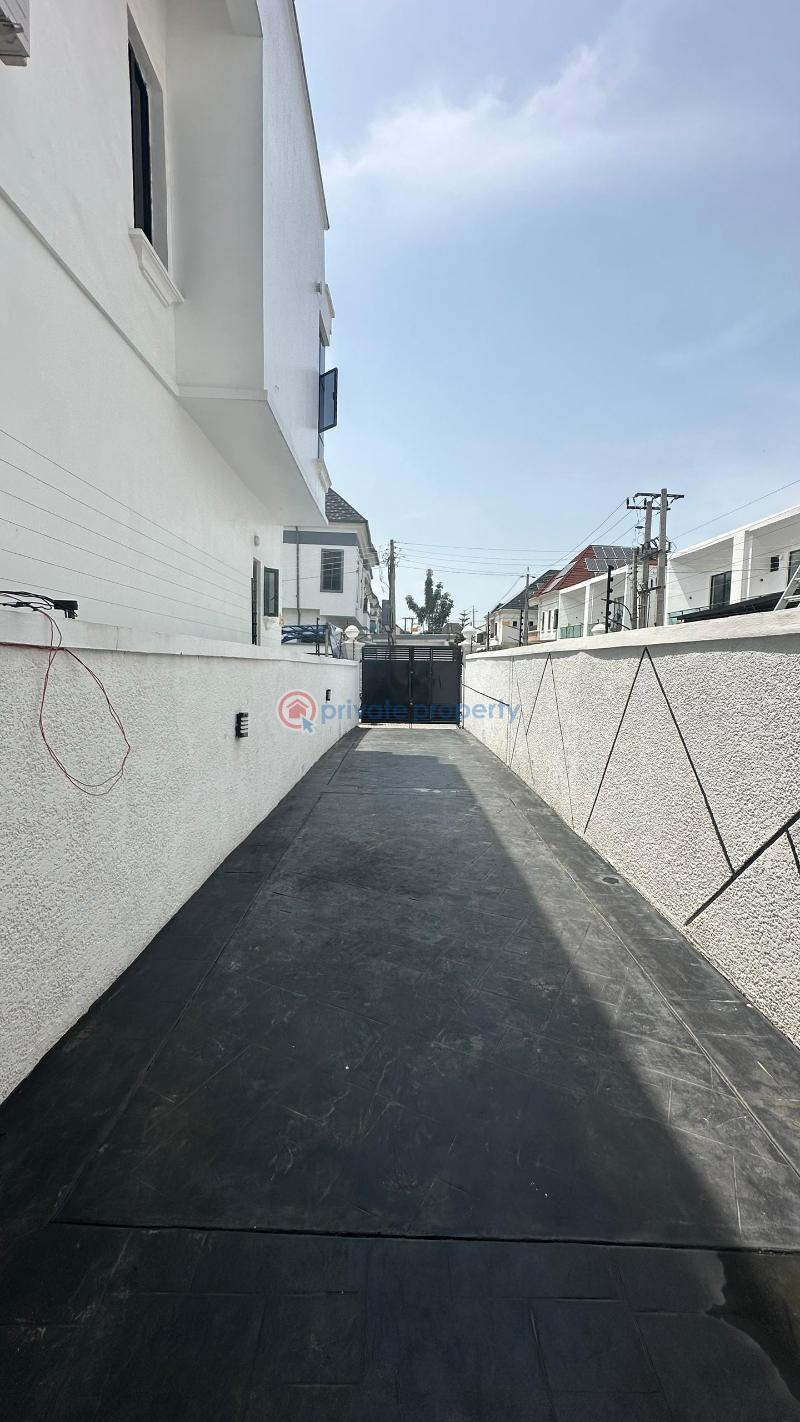 4 bedroom Semi detached Duplex For Sale Chevron Drive Lekki Lagos - 10