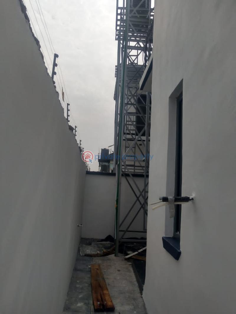 4 bedroom Duplex For Sale Beside Channels Tv Office Complex. It's Less That 6 Minutes Drive From The Lagos Ibadan Express And About 15 Minutes Drive To The Lagos State Secretariat, Alausa. Magodo Isheri Ikeja Lagos - 5