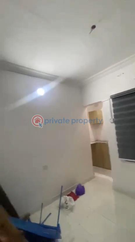Pay and pack in roomself - 1 1 bedroom Self Contain For Rent Onike Yaba Lagos - 1